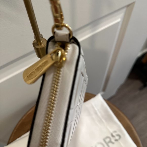 Authentic Michael Kors STUNNING "Vivian" Optic White Basket Weave Wallet, NWOT - Picture 10 of 16